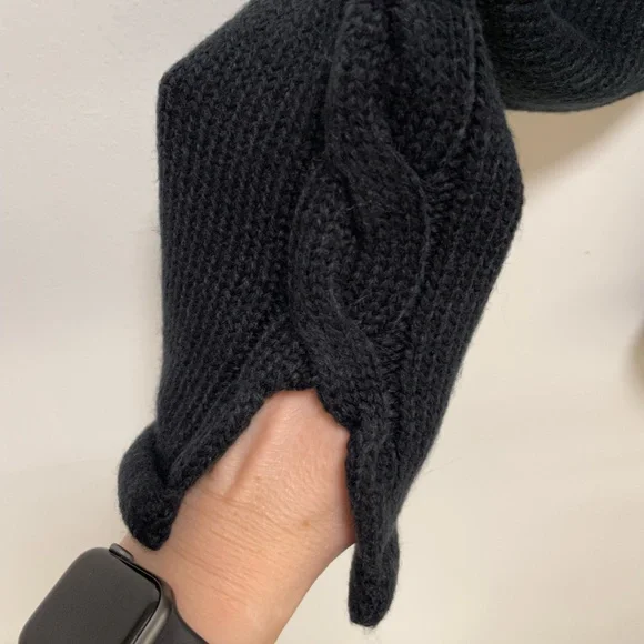 Split Sleeve Cable Sweater – Black Size M - Picture 5 of 8